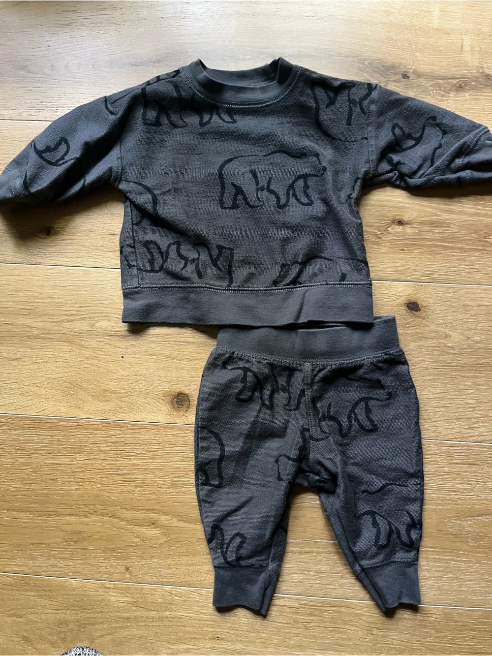 EUC Carter's Charcoal Grey Bear Print Sweatshirt & Jogger Pants Set